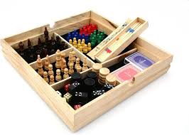 Elegante Caja de Madera con 10 Juegos de Mesa